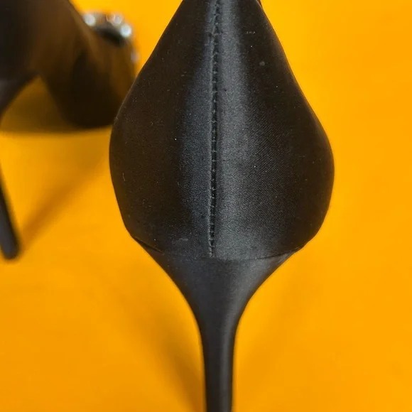 Nine West Black Pumps with Pearl Embellishments - Picture 2 of 13